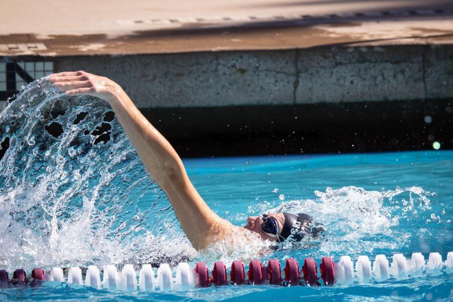 Rian Lewandowski swimming